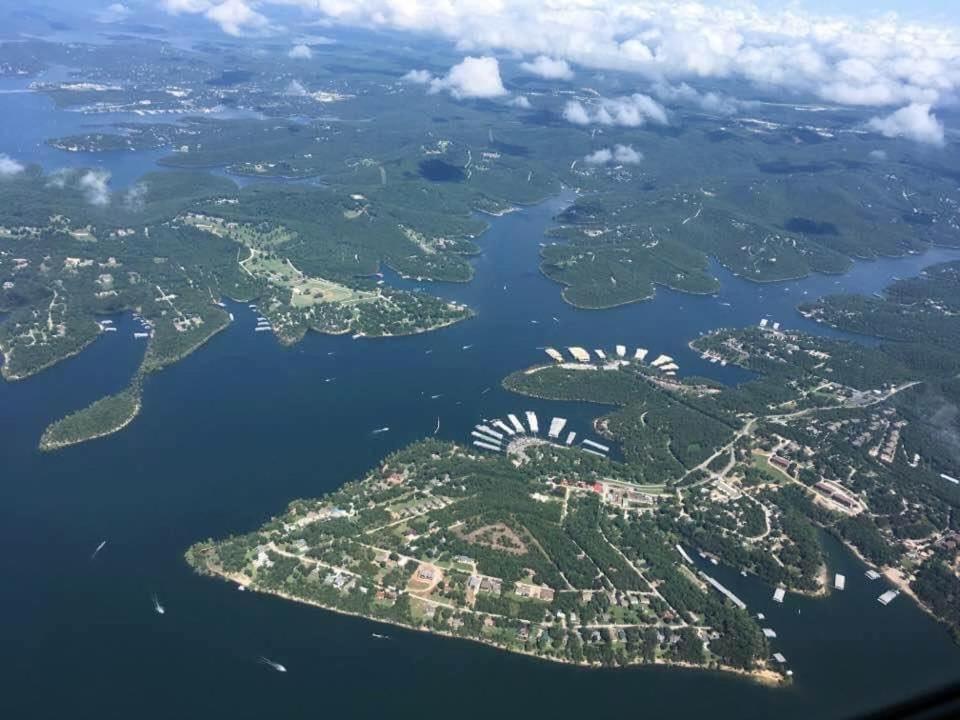 °LAKEFRONT INDIAN POINT CONDO WITH BOAT SLIP BRANSON, MO (United States ...